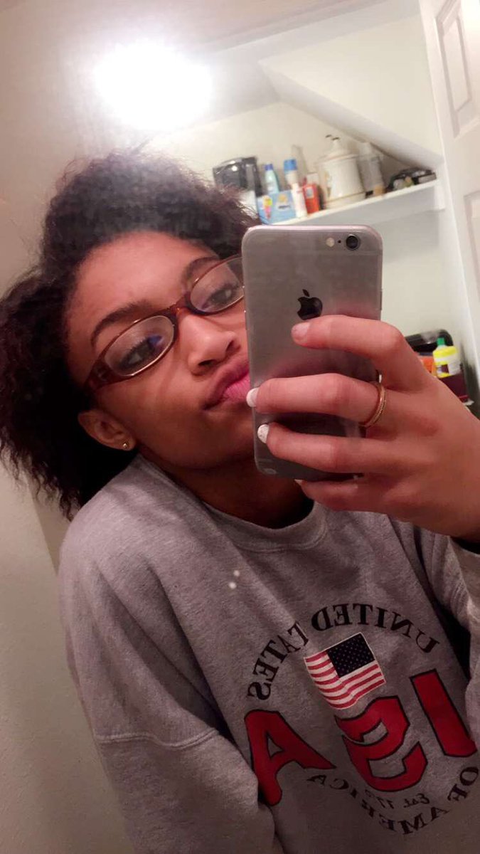 BarfieldDeon's tweet photo. She's going to hate me for this but look at my little nerd 😂😍👓 https://t.co/sYxp1QMe57