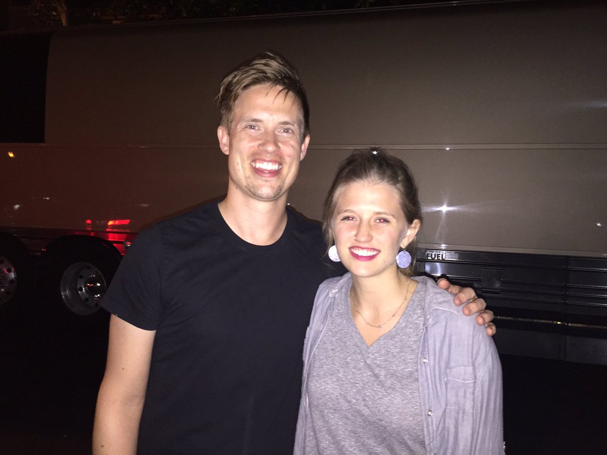 TessSeccombe's tweet photo. @JonnyLangBand thank you so much for talking to my mom &amp; me after your show. Such an honor to meet u! #MinnesotaNice https://t.co/luETjLTXEo