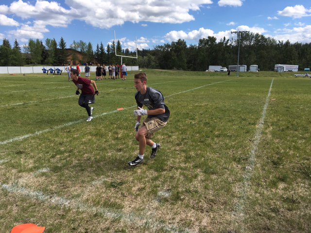 CoachTom1954's tweet photo. Coach Cody Erdmann @FriendsWWFBall gets some running action from his defensive backs at today's skill camp. https://t.co/O1uiz20RUx