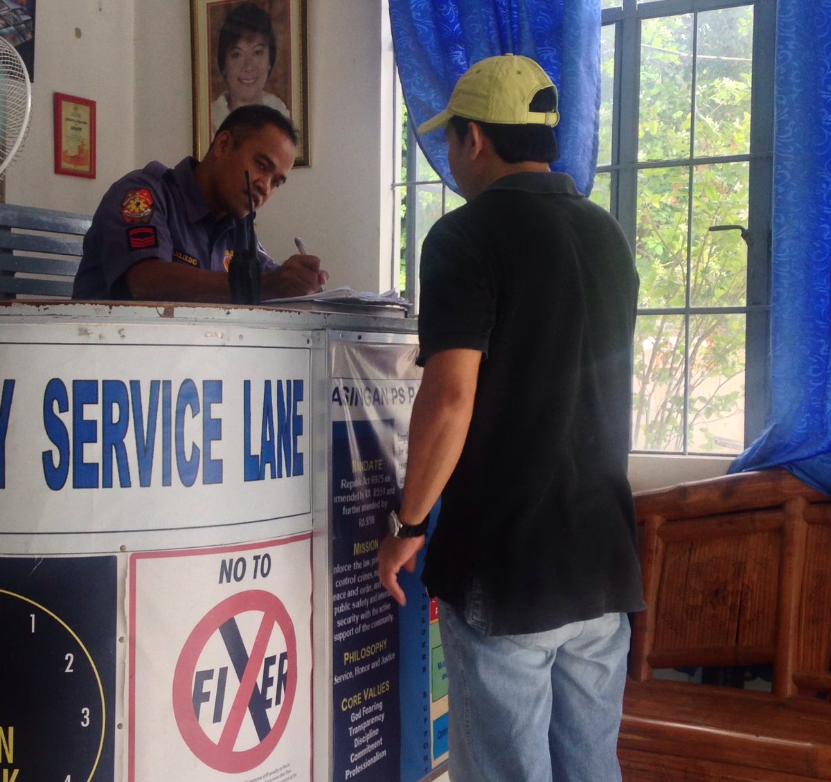 QUALITY SERVICE LANE: SPO2 BARLOLONG, Desk Officer rendered assistance to a Client.<a href="/pnppro1/">PRO1</a>