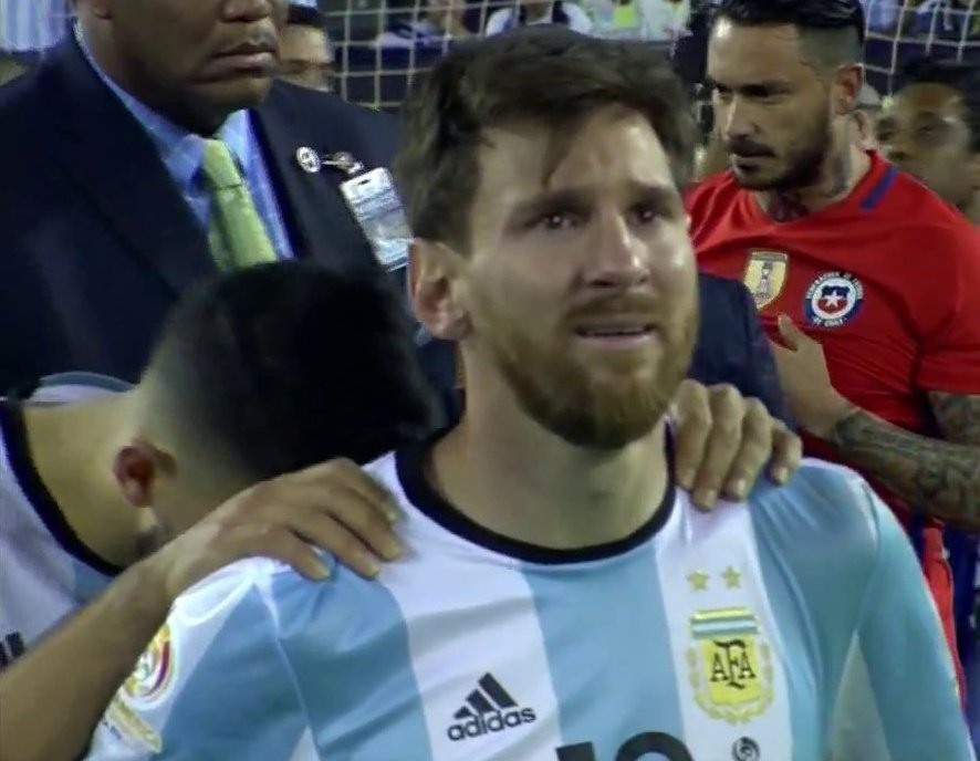uae_arg7's tweet photo. على كثر الكلآم وقسوة التعبير 
أخون إحسآسي اللي معك يتبلم
مع العآلم أشوفك في عيوني غير
ولإنك غير محتآجك ولآ اتكلم 💔 https://t.co/3MVtFu2YNw