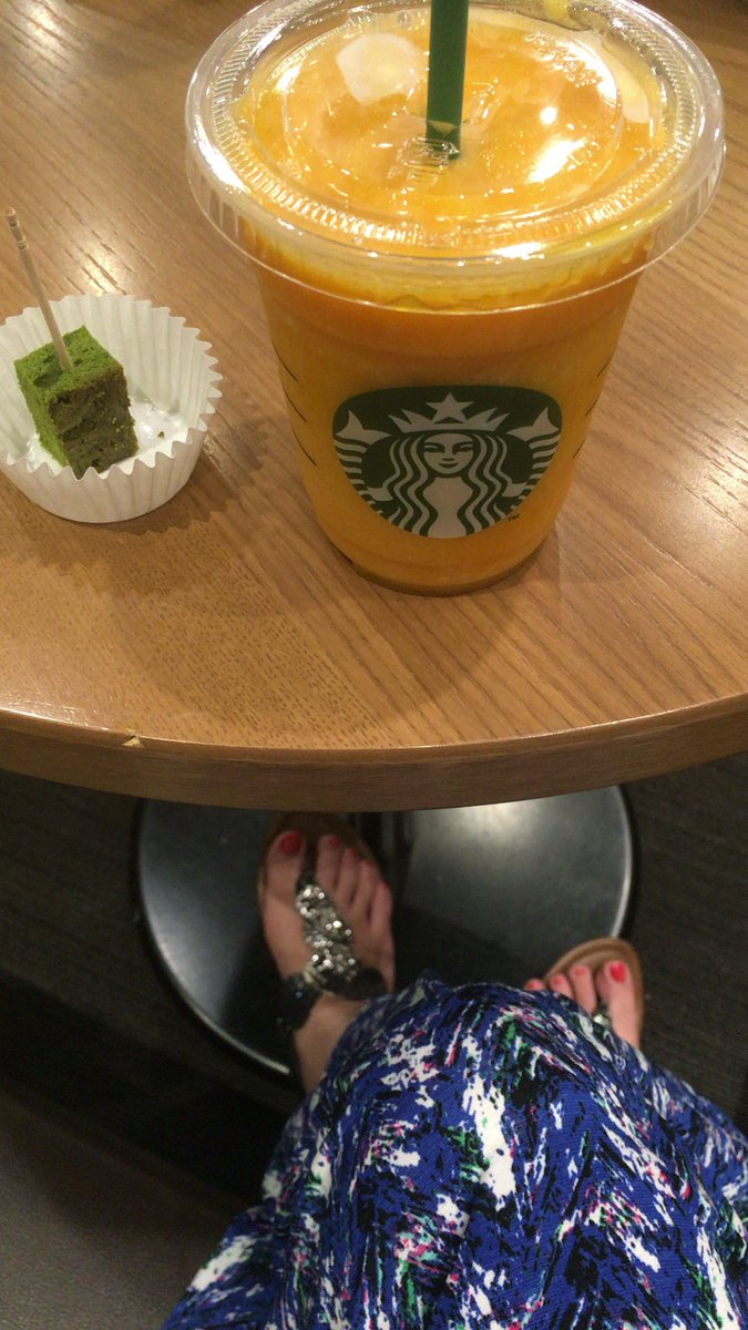 vvvaina's tweet photo. イオンで買い物してたら
さっぱりしたもの
飲みたいのと体調
悪くなってきたから休憩。

マンゴーパッション
フラペチーノ(･∀･)

うまっ(^^)

でこのあと家帰るの憂鬱(´･ ･`) https://t.co/yAz0pb4Se2