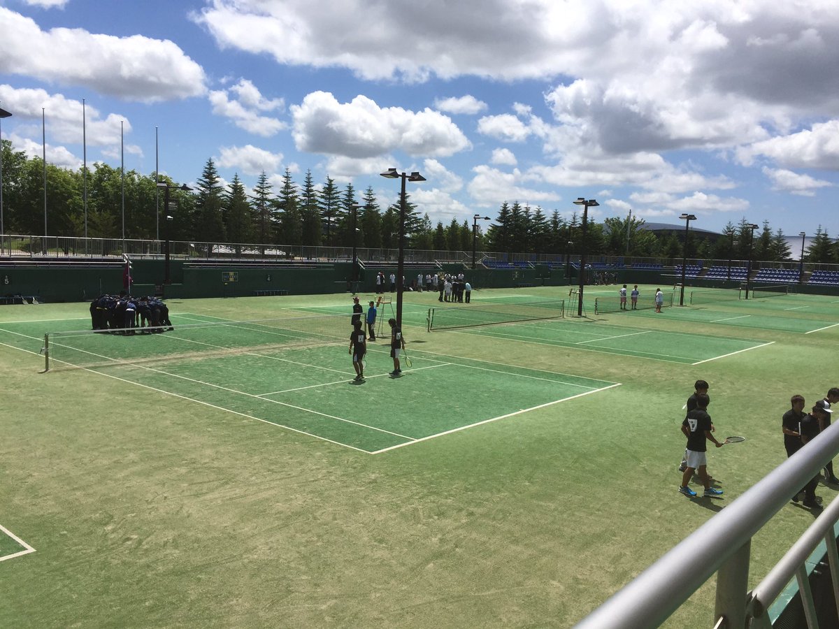 東北学生ソフトテニス連盟 新青森県総合運動公園テニスコートにて 学連杯団体戦が行われております 心地よい天気で テニス日和となっています