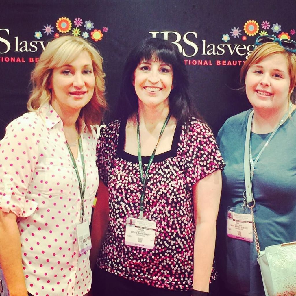 feelingsmitten's tweet photo. Wrapped up a great day! #iescs #feelingsmitten https://t.co/vbXKimxeva https://t.co/KNHHu2oyKW