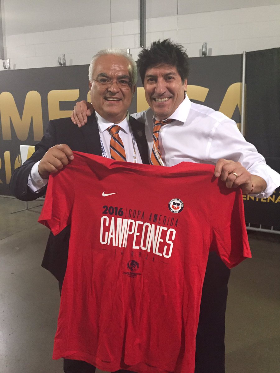 LuisOmarTapia's tweet photo. Gracias a la gente de @LaRoja por este regalo. https://t.co/yKE0r8oM84