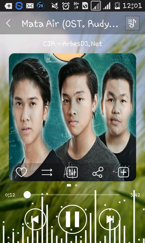 Lilyrose20_'s tweet photo. Lagu Fav Baru😍🎶 Puter terusss😂 ada yg sama kayak gue?😁 https://t.co/aOiRD35boa