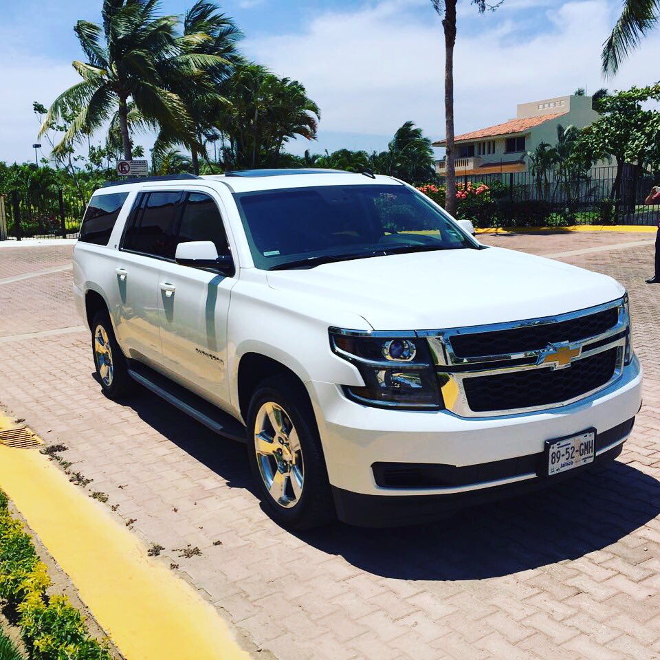 Taxipv_vip's tweet photo. #taxivip #puertovallarta estamos a tus órdenes servicios hotel-aeropuerto amplia gama de unidades. https://t.co/FxN8IrS7i4