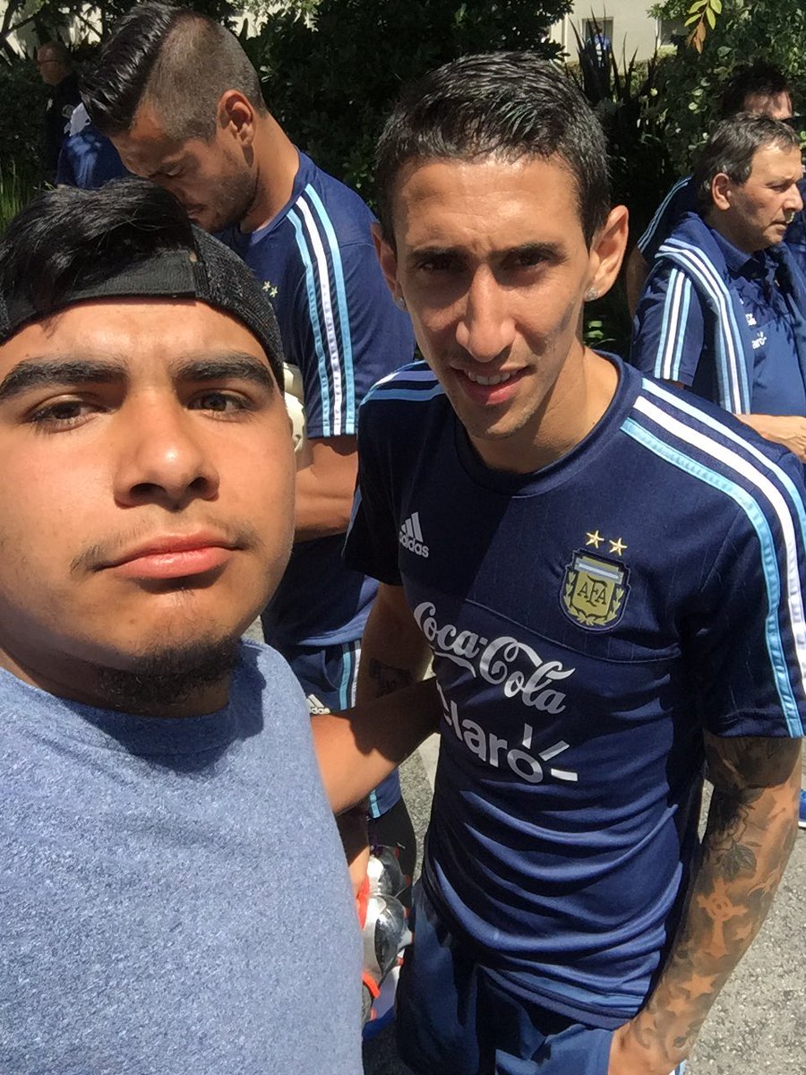 chemalocs's tweet photo. Since the #CopaAmerica is over I wanna give thanks to all the players who let me take picture with them 😍🙌🏼⚽️ https://t.co/CXrxRnnKAG