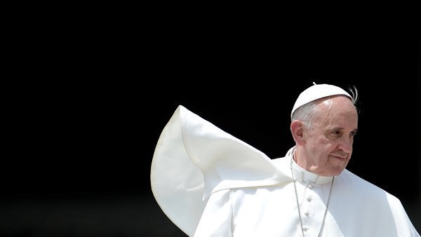 Season 7: The High Sparrow's brother flies in for some old testament revenge. #GameofThrones