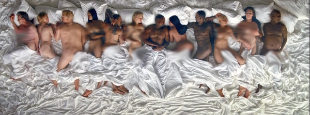 theusbport_com's tweet photo. Watch: Kanye West new video ‘Famous’ has Taylor Swift naked sculpture https://t.co/sCxKpMN4Xk https://t.co/AqdnyTXkrx