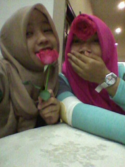iamCemplon's tweet photo. Bunga mawar dijidat wkwk :V https://t.co/lLqhjswl1w