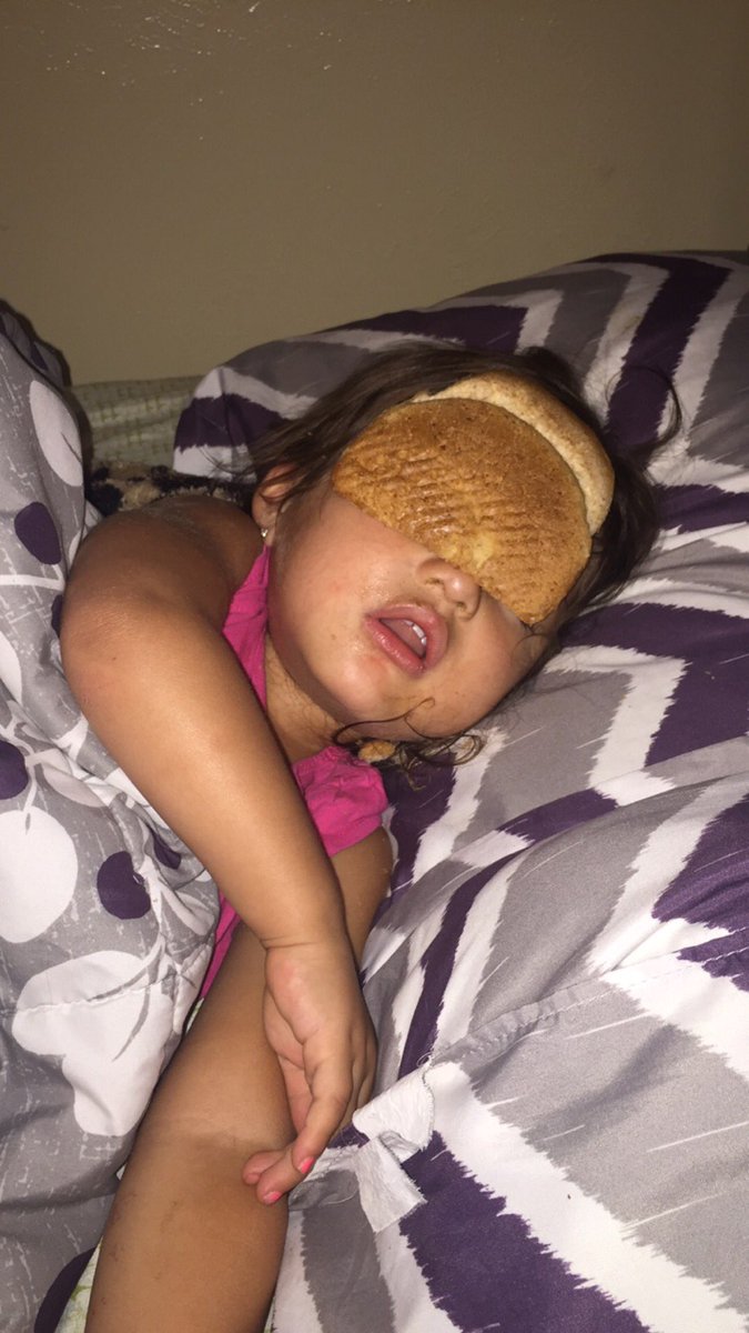 clarizzle_'s tweet image. mom: "your sister is sleeping in your room tonight"
Me: