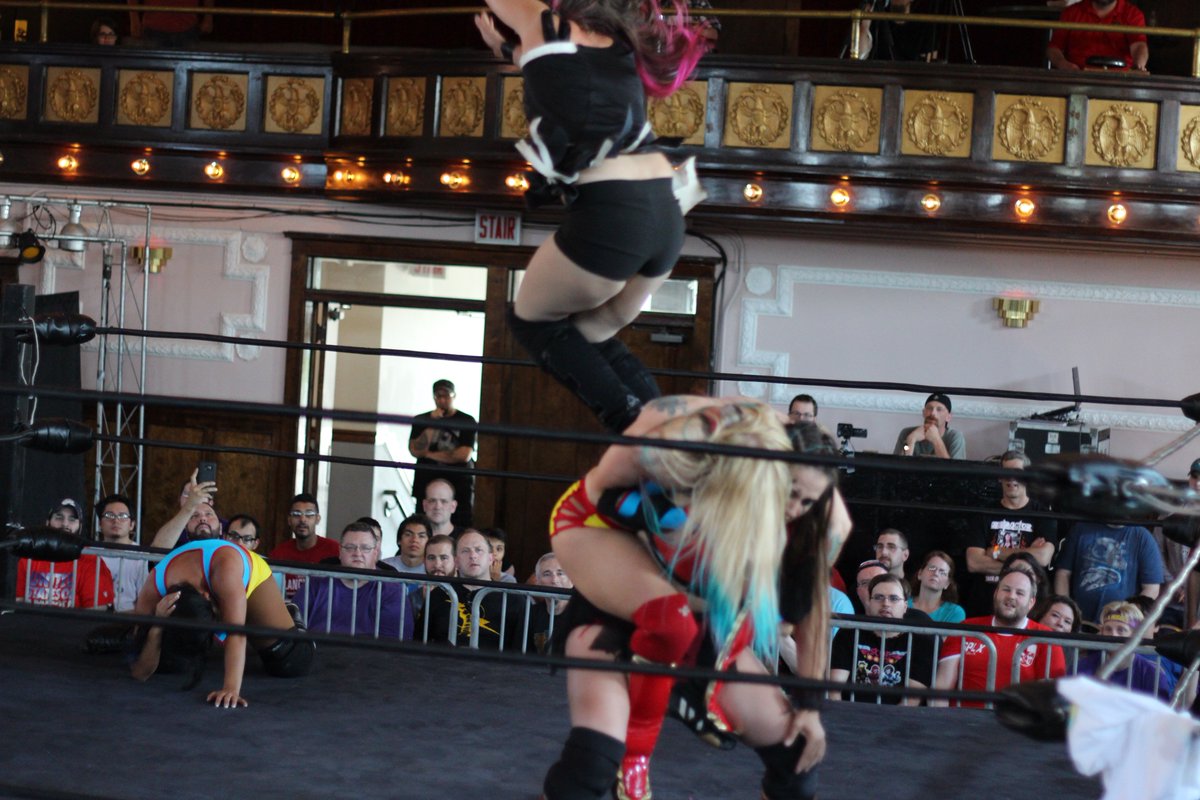 Samazing73's tweet photo. I should double stomp people more often! #wrestling #TagTeam #TagTeamWrestling #shimmer82 https://t.co/he5GPvCthU