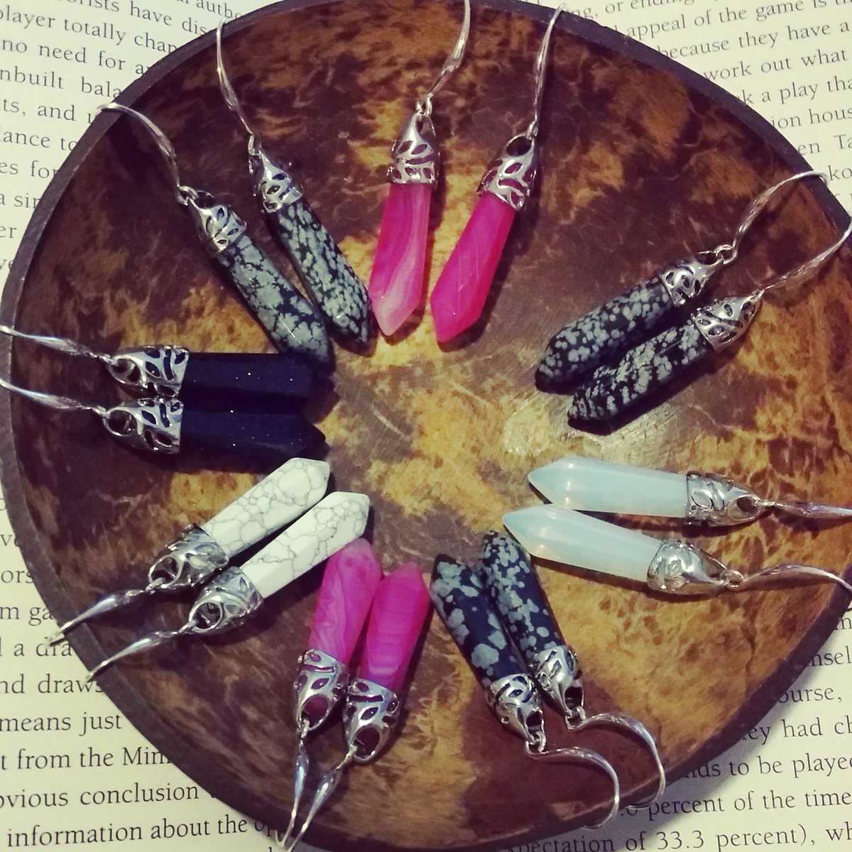 Luminary_Sage's tweet photo. 🌸New earrings hitting the shop this week.🌸 #obsidian #opal #roseagate #goldstone #howlite https://t.co/93H6RbSsBU https://t.co/bxYaZOowMv