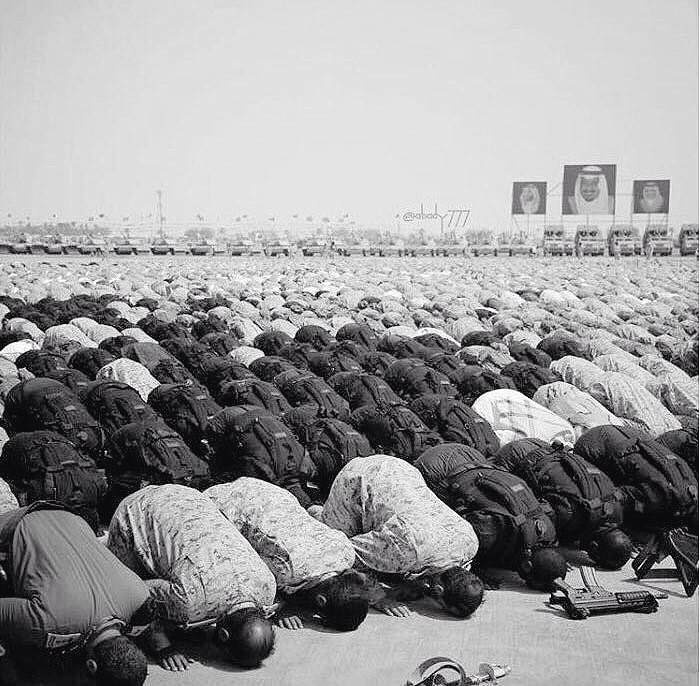 _al3rm_'s tweet photo. "لن يُهزم جيشٌ
الصلاة راحتهم ،
والقرآن جليسهم ،
والتوكل على الله شعارهم”
اللهم انصرهم
#صنعاء #تحرير_صنعاء https://t.co/s1oGPMvwiG