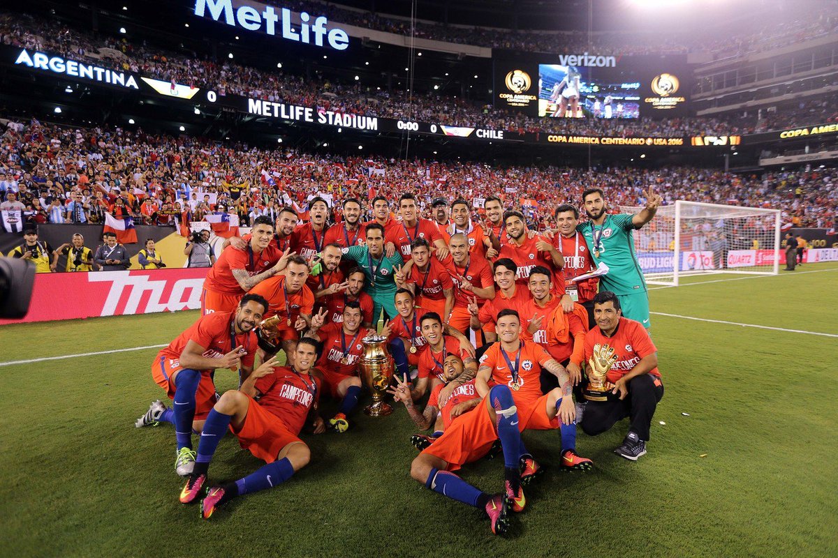 LaRoja's tweet photo. ¡Campeones centenarios! #LaRoja gana en la final a Argentina y es el monarca del continente https://t.co/BIf4KR62uA https://t.co/PeZv7op7b4