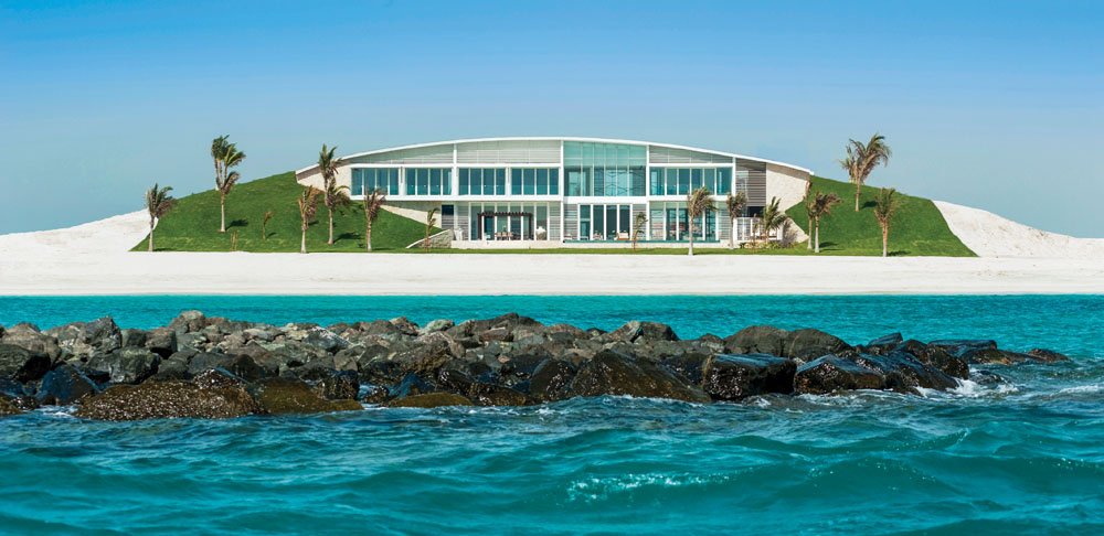 TrendesignMag's tweet photo. This stunning residence from @gulfSIR is an island of calm just minutes from Abu Dhabi: https://t.co/m7n7jLvvUS https://t.co/S3V5HcBjjW