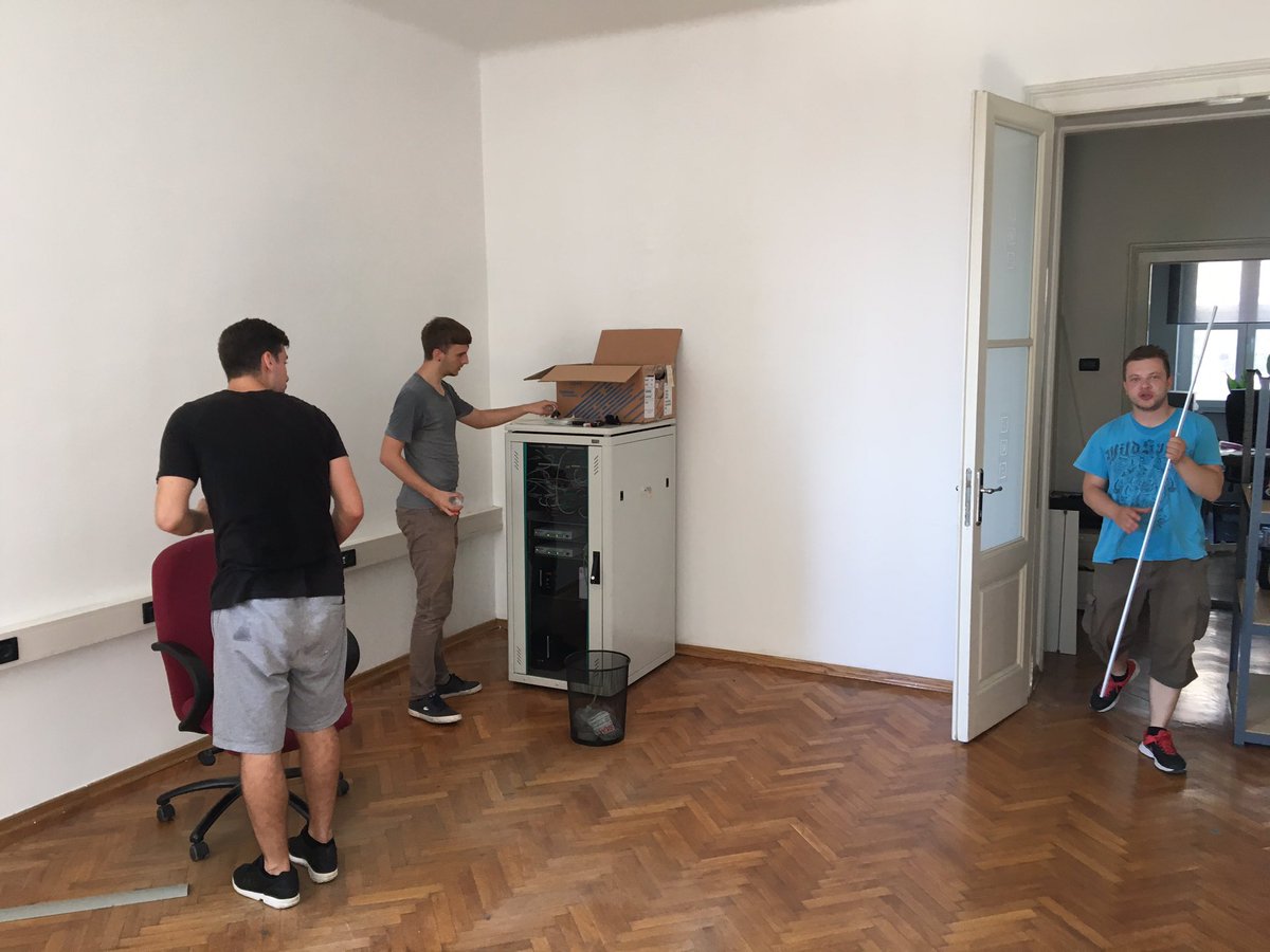 loginethr's tweet photo. #LogiNet se seli na novu adresu! Ovako danas izgleda prva faza razlaza s nasom bazom zadnjih 15 godina... https://t.co/Yk5eI96Z1b