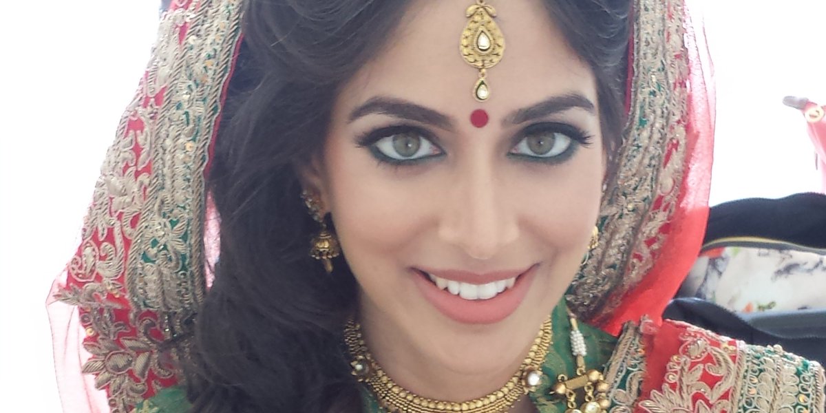 When you have great clothes to work with, the beauty look sometimes writes itself. #AsianMakeupArtist #RealBride