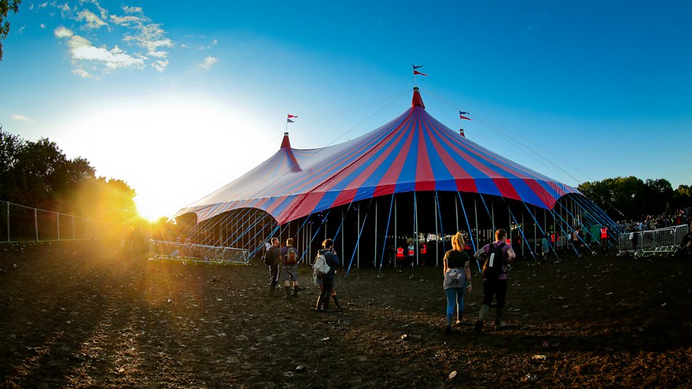 bbcglasto's tweet photo. #MondayMotivation:

Have a look at the best pictures of Glastonbury 2016, you lucky things https://t.co/pP49i6kMgG 🎉 https://t.co/0aBlMF1kUG