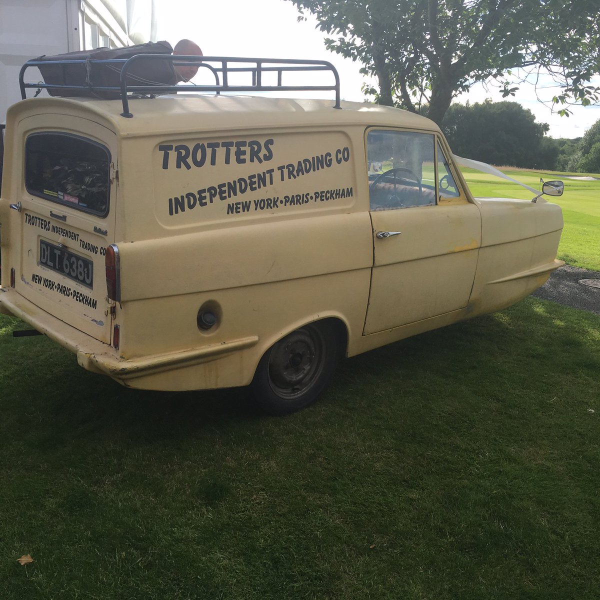 ForestOfArden1's tweet photo. We have had some great prom arrival vehicles this week! #meetingsimagined #marriottUK https://t.co/o2nv0zQiEZ