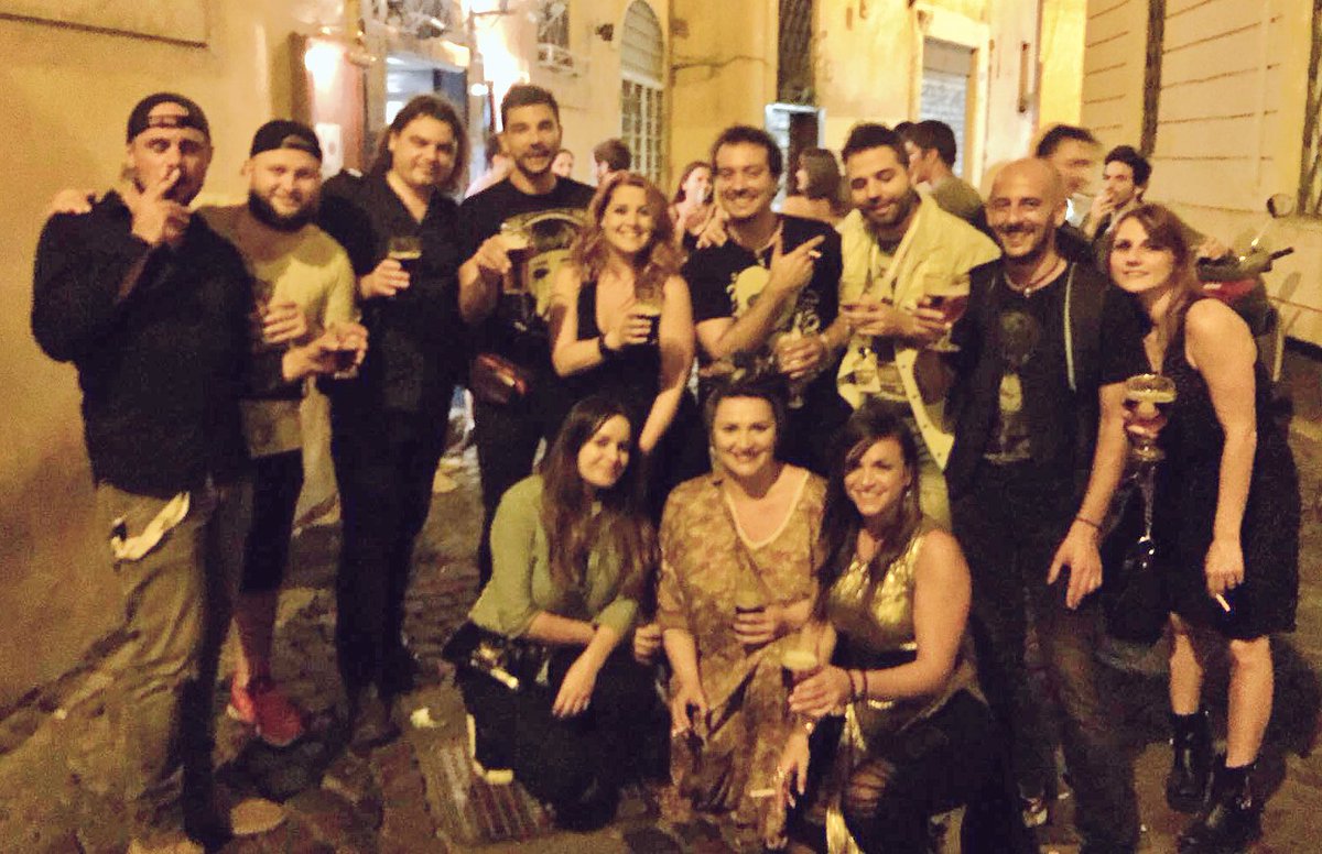 noemiofficial's tweet photo. Ieri #leoni oggi.... Già #lunedi 🤕🤕🤕 #CocaColaSummerFestival #Idealista #music #fun #friend https://t.co/1iE5UVb75x