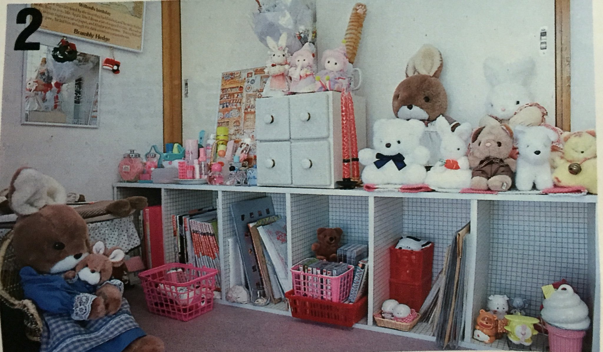ユカ on Twitter &quot;80年代の雑誌に掲載された10代の女の子たちの部屋。カラーボックスにピンクのカゴを置けば今でも再現できるかも🍬