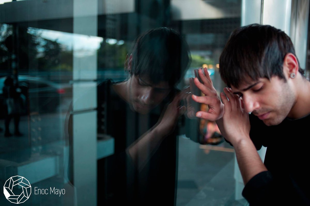 CatorceArtes's tweet photo. " (...) observas tu propio reflejo y te das cuenta de que no es lo que quieres, algo falla (...)" @EnocMayo https://t.co/3AZVlSWAOd