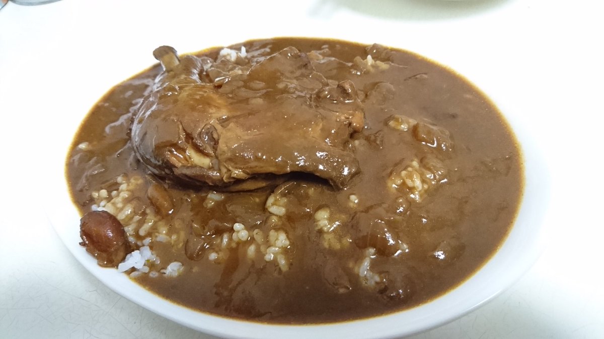 凪やん On Twitter ハナマサのチキンレッグカレーすげぇ マジ足1本入ってて肉がスプーンで切れるくらい柔らかい