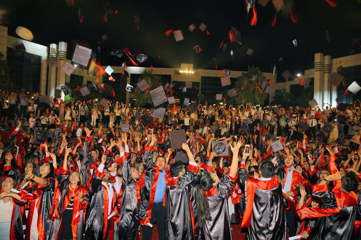 gedizetkinlik's tweet photo. Meslek Yüksekokulu Mezuniyet Töreni 2016 fotoğraf albümü için: https://t.co/WniNZvTAO5   #gedizmezuniyet2016 https://t.co/KQvimK2cI3