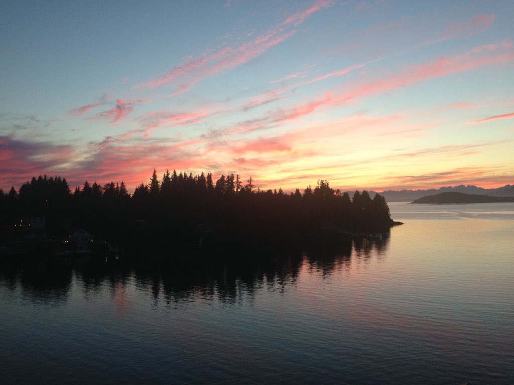 rhiannonbeatty6's tweet photo. You know it was a good sunset when everyone @BamfieldMSC posts pictures of it on insta #explorebc #funecol2016 https://t.co/w88ZLsAiQJ