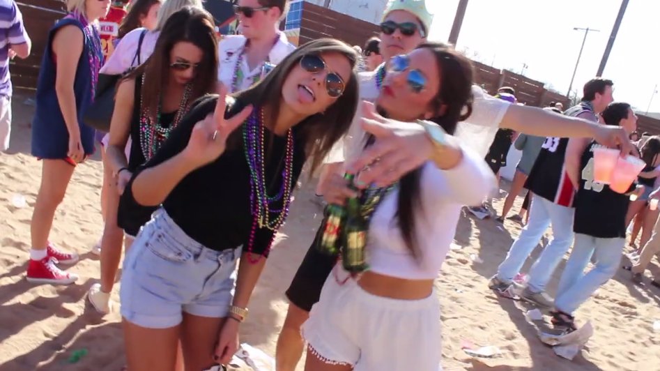 getkickon's tweet photo. What college and kickons are all about- hot chicks and drinking! #fraternitycollection #summerparty #goals #kickon https://t.co/gxl52nn9U8