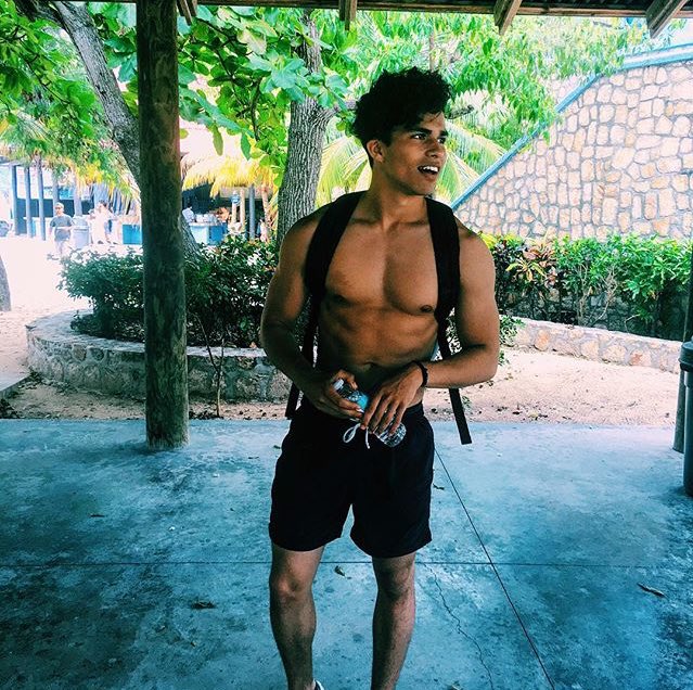 lDontNeedAMan's tweet photo. Alex Aiono https://t.co/3Xx1ZgatTE