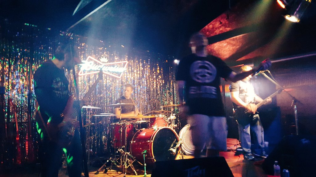 OtherwiseEmpty's tweet image. harris ft. OE, July 1st, Jim and Jerry's, downtown Poplar Bluff, 9pm, $5 cover charge...

facebook.com/events/8495668…