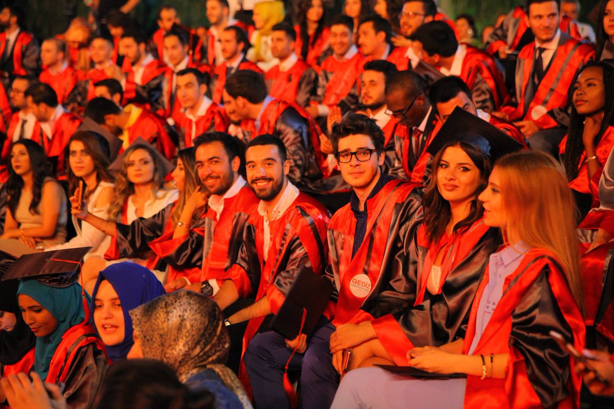 gedizetkinlik's tweet photo. Mühendislik ve Mimarlık Fakültesi Mezuniyet Töreni 2016 fotoğraf albümü için: https://t.co/gZ8tC9Y1jq https://t.co/S1cVm8HI7w