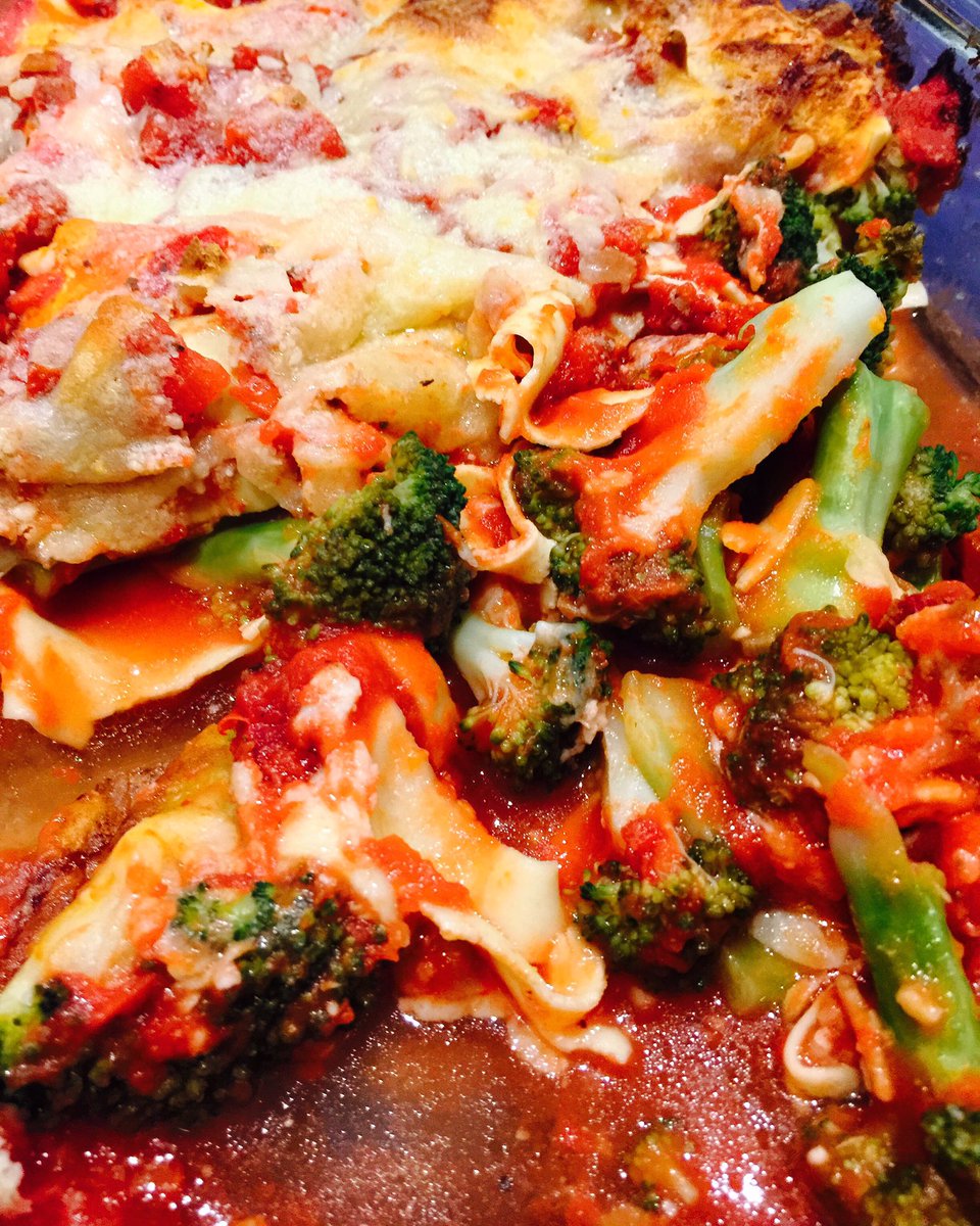 RemipeCook's tweet photo. Want to see kids eating #broccoli with same enthusiasm as for pizza? #vegan broccoli and #tomatoes #lasagne #Remipe https://t.co/gXEG3pN2gv