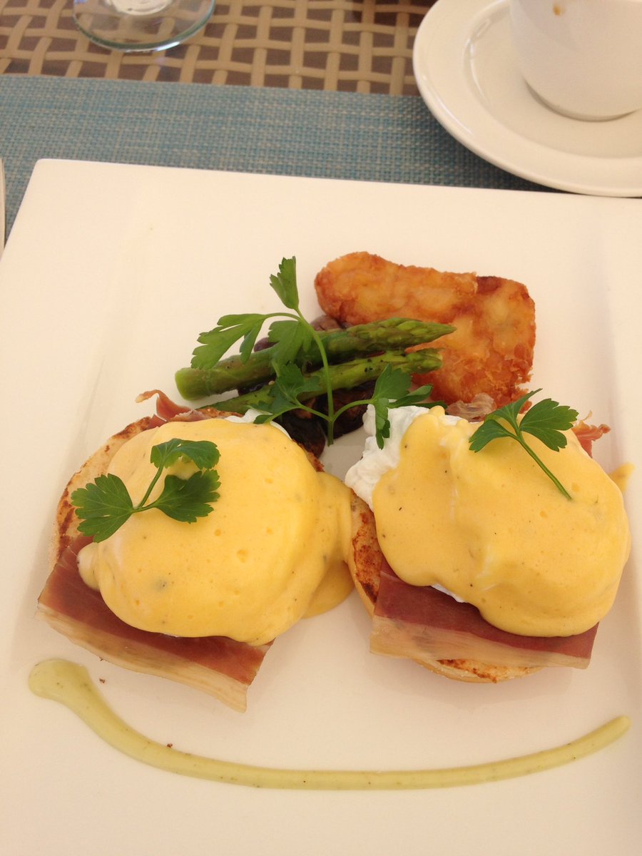 PaulG_ER's tweet photo. Top draw Bircher and Benedict! @JumeirahJV @ElegantResorts #foodie https://t.co/kiJ2TUzQ0N