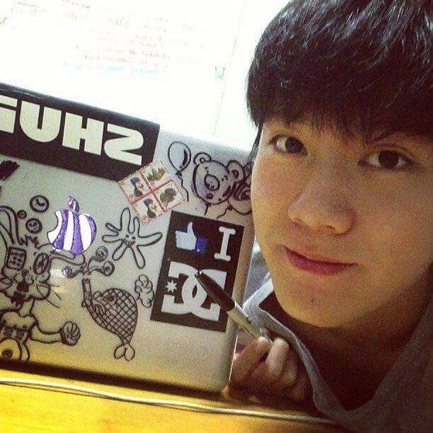annaxsu's tweet photo. เพิ่งสังเกตว่านั่นมันแสตมป์เซเว่น 555555555555555555555555555 https://t.co/IbLFeMu2cs