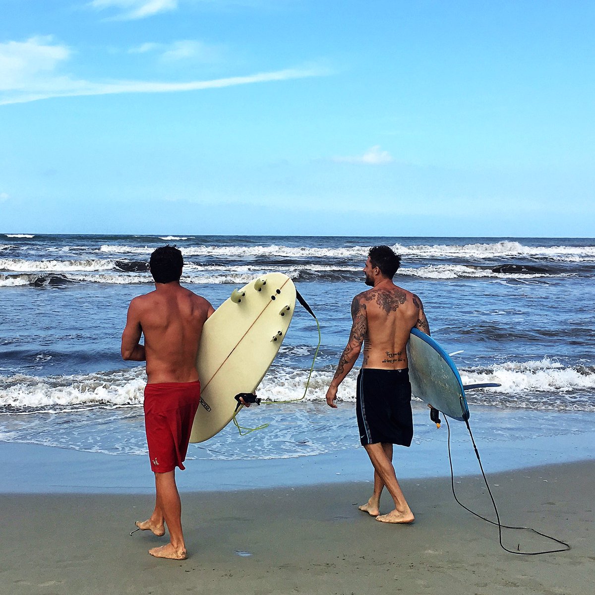 Queenie_Boy's tweet photo. Moning session con @nickmei85 🌍🏄🏻 https://t.co/YMKwyxINH2