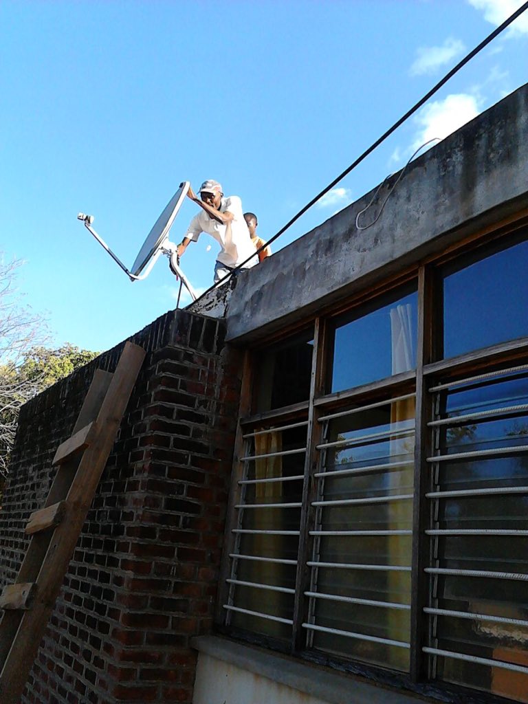 shiftITmw's tweet photo. Maurice from @muadeafschool setting up a #KeepodPoint with @OuternetForAll #Malawi #MuaMission #Hospital @wkamkwamba https://t.co/VUEkbCMGGD