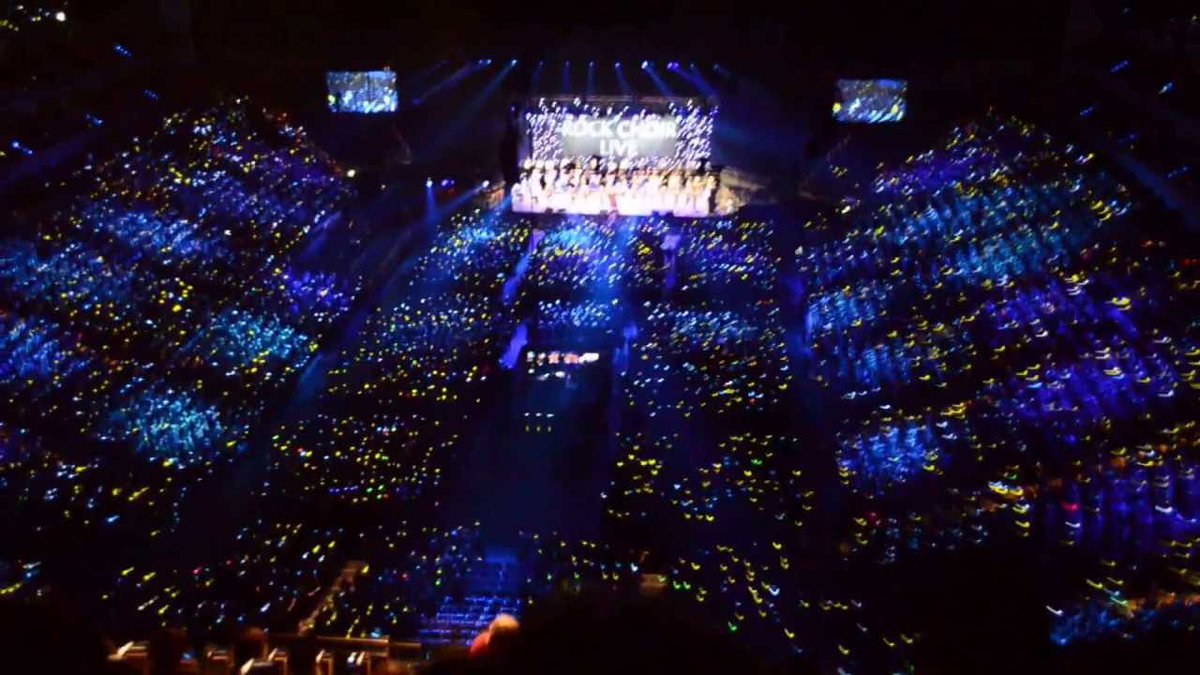 CabeYofeels's tweet photo. this is the O2 Arena!!! this is what the girls have to fill up with a capacity of 20,000 😩😩😩 https://t.co/JJuxbHs0N7