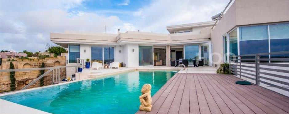 This lovely Bungalow in San Pawl is waiting for you|Ref: 912660|Contact Grahame on 9947 4340|goo.gl/RhdRrv