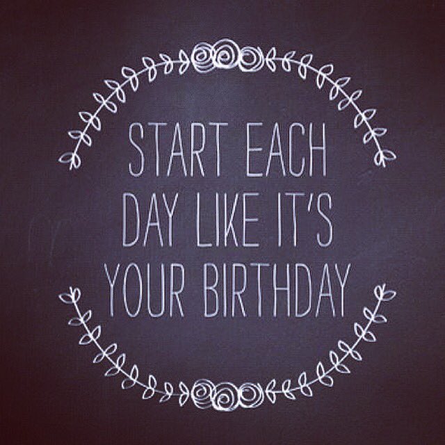 Goeie morgen zonder zorgen 🍰 Straks een stukje taart tijdens de lunch? #appelgebak #aarbeiencupcakes #vruchtenvlaai