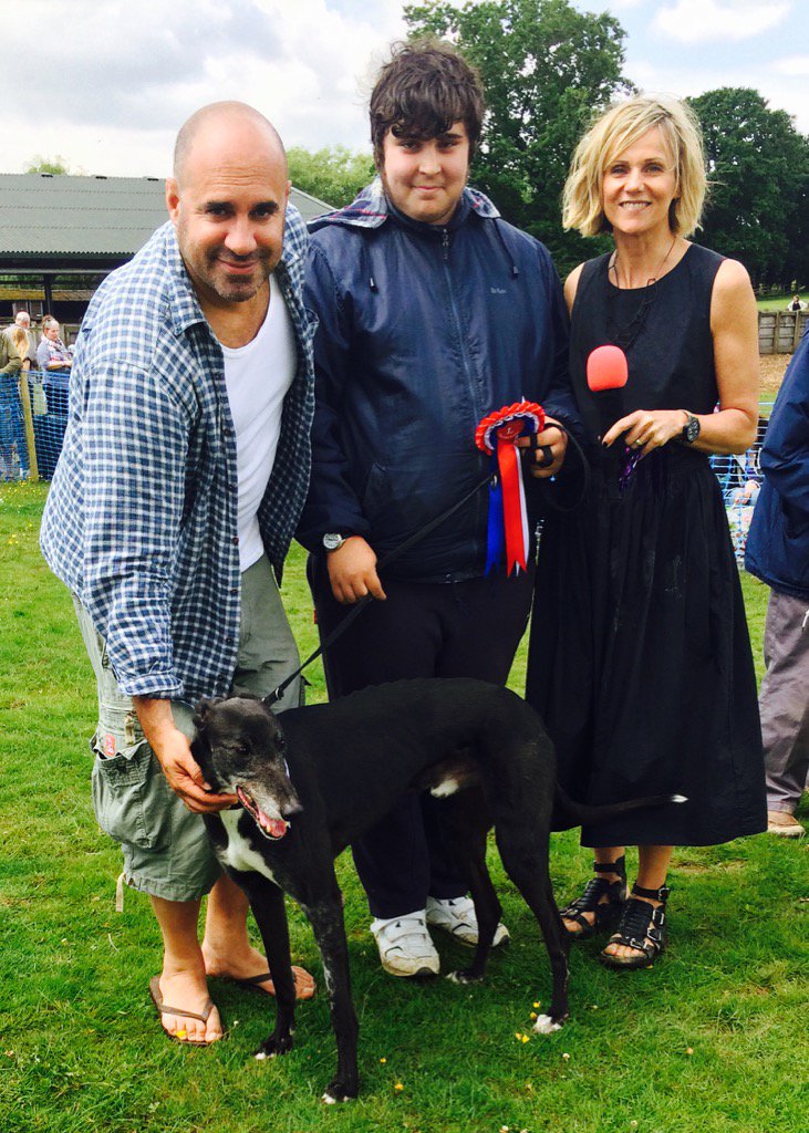 @ReallyLinda & @marcthevet with the winner of @Raystede best dog #fundogshow #adopt @pupaid