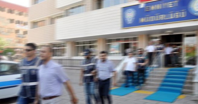'Paralel Yapı' operasyonu: 5 gözaltı, 9 kişi aranıyor halkinhabercisi.com/paralel-yapi-o…