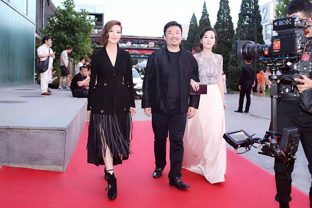 maxtanstudio's tweet photo. Stunning @JoiChua in our #FW16 total look at the FHM red carpet 
#fhmchina 
#男人装 #redcarpet #redcarpet #fashion https://t.co/ldAAHFH1ML