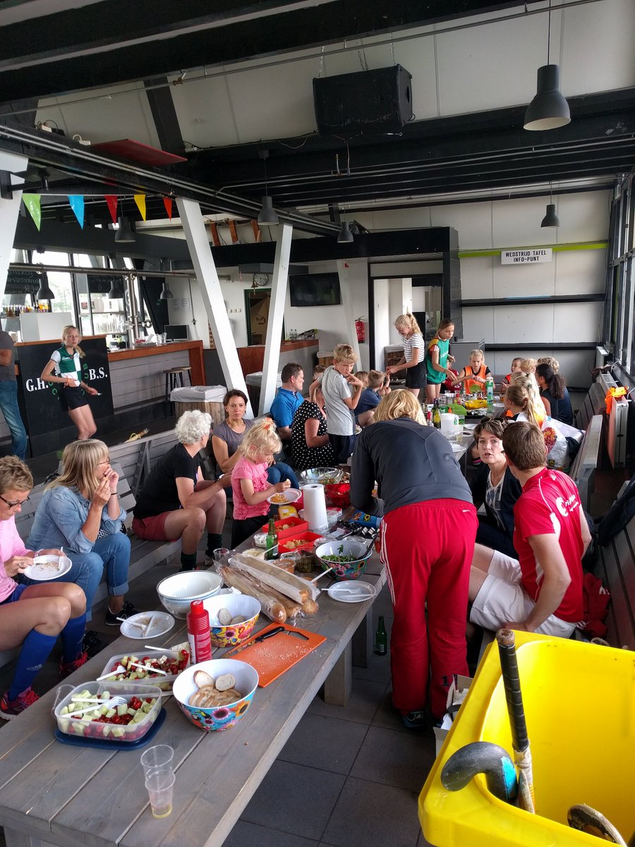 GHBS_MD1's tweet photo. Gister hebben we ons fantastische seizoen afgesloten met een ouder-kind wedstrijd op @GHBSGroningen! https://t.co/y1zStHOtKw