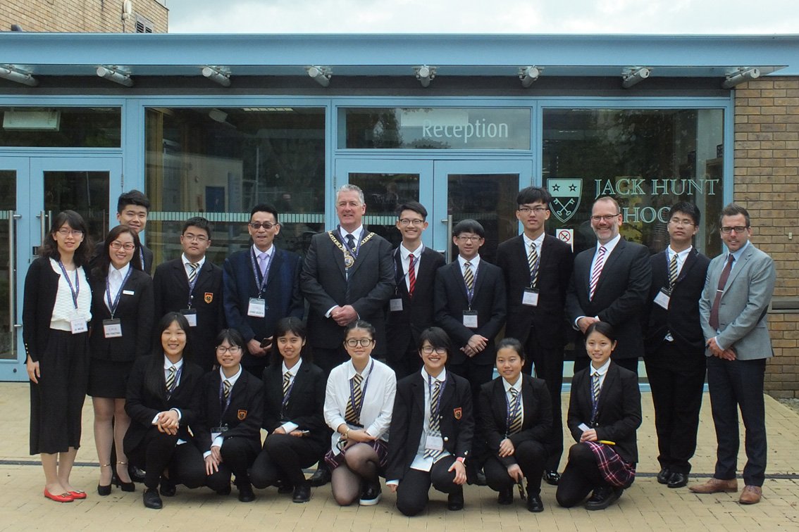 JackHuntAcad's tweet image. Delighted to welcome our Chinese students and  Mayor, Councillor Sanders to school this morning. #chinaexchange2016