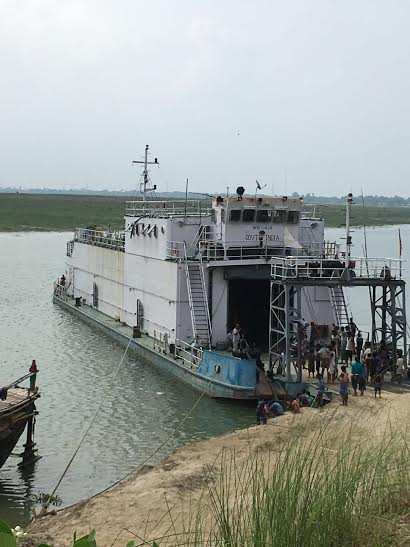 GRIL1965's tweet photo. #FIRST Consignment of Aggregate through barge #Chapraprojectbihar https://t.co/jrpHUwaOnB