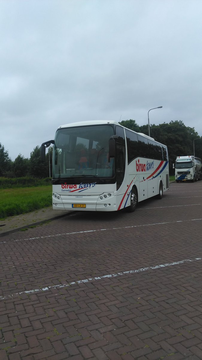 Onderweg naar de Ardennen. Jaarlijks kamp uitje van school, niet verkeerd...